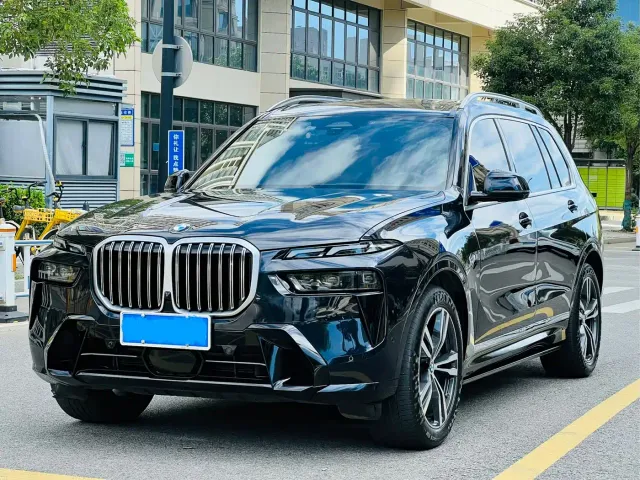 Фотография автомобиля — BMW X7