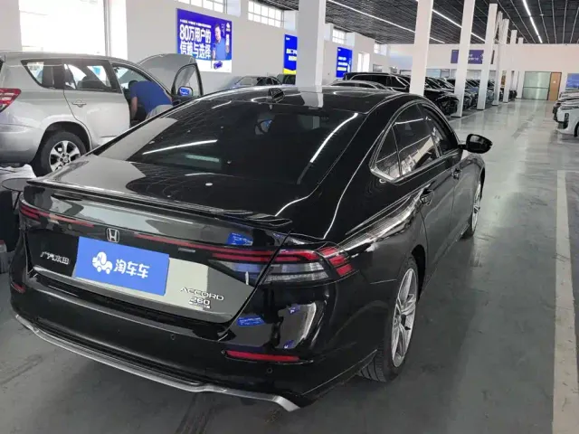 Honda Accord — Фото автомобиля 3