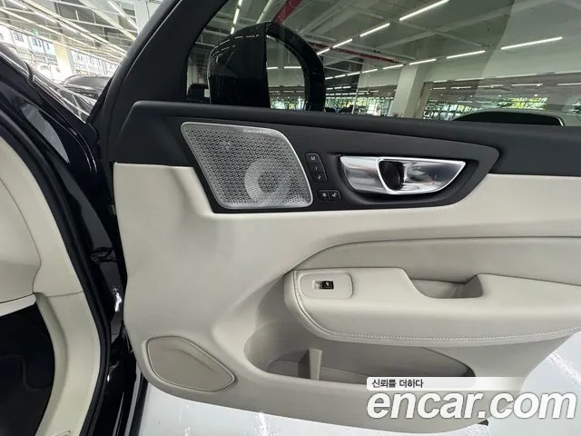 Вольво XC60 — Фото автомобиля 14