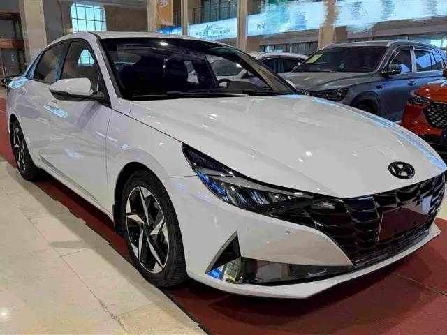 Hyundai Elantra — Фото автомобиля 3