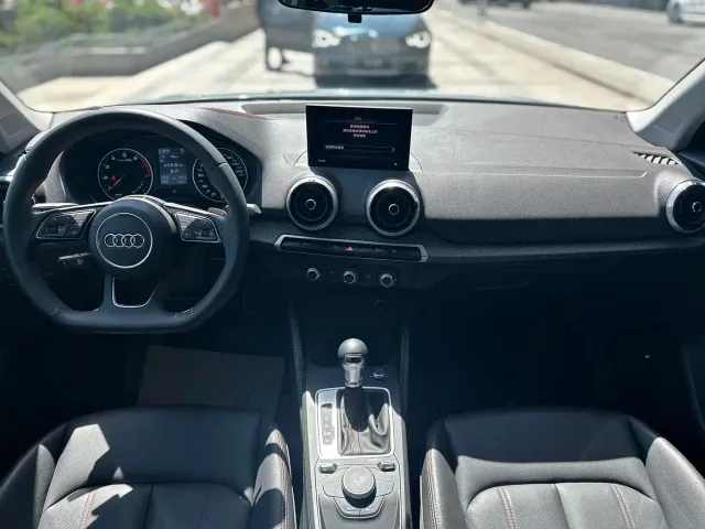 Audi Q2L — Фото автомобиля 11