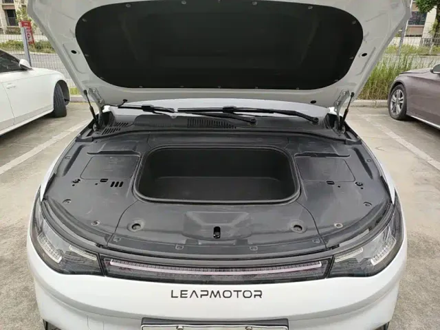 Leapmotor C01 — Фото автомобиля 19