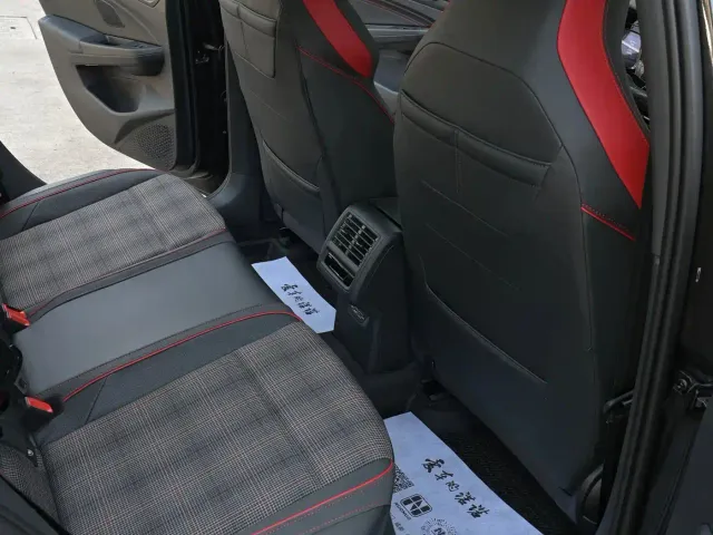 Volkswagen Golf GTI — Фото автомобиля 15