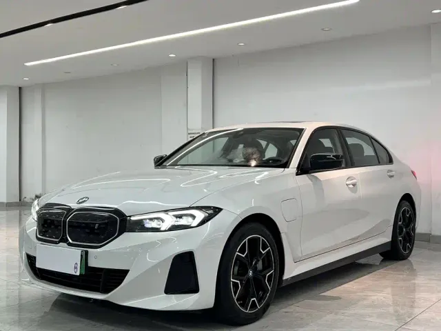 Фотография автомобиля — BMW i3