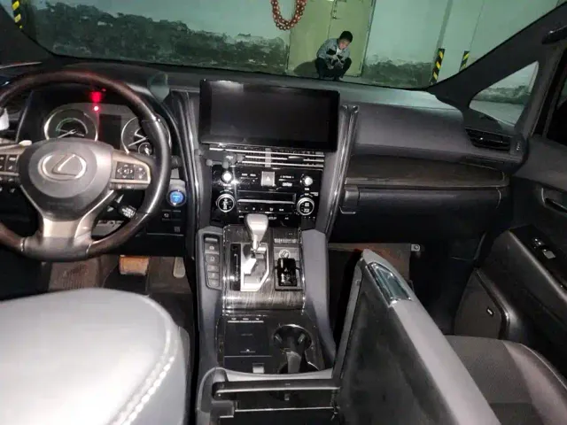 Lexus LM — Фото автомобиля 13