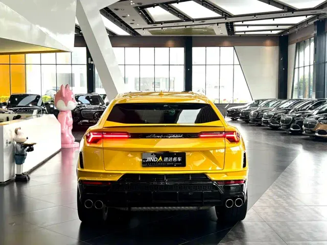Lamborghini Urus — Фото автомобиля 8