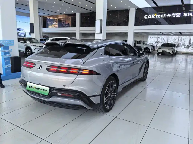 Denza Z9GT — Фото автомобиля 10