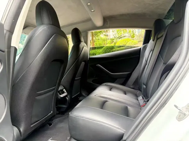 Tesla Model 3 — Фото автомобиля 8