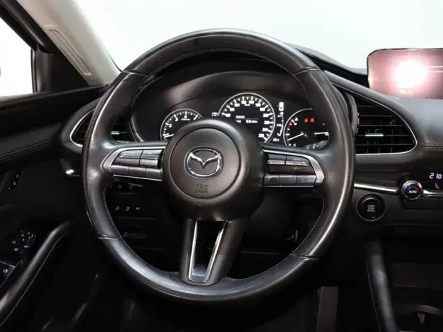 Mazda Axela — Фото автомобиля 12