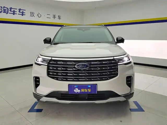Ford Explorer — Фото автомобиля 2