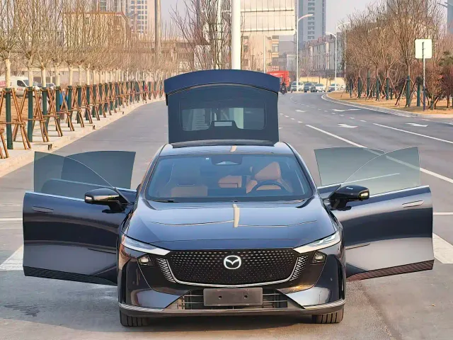 Mazda EZ-6 — Фото автомобиля 8