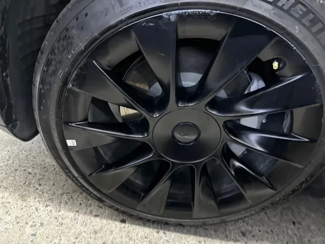 Tesla Model Y — Фото автомобиля 12