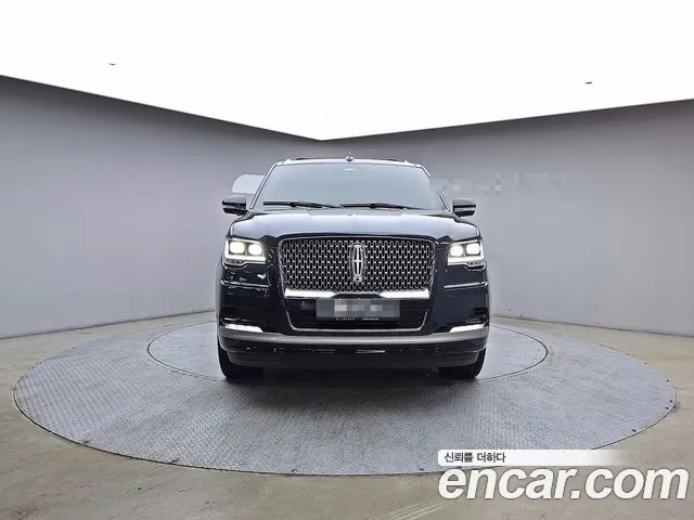 Lincoln Navigator 4th Gen — Фото автомобиля 3