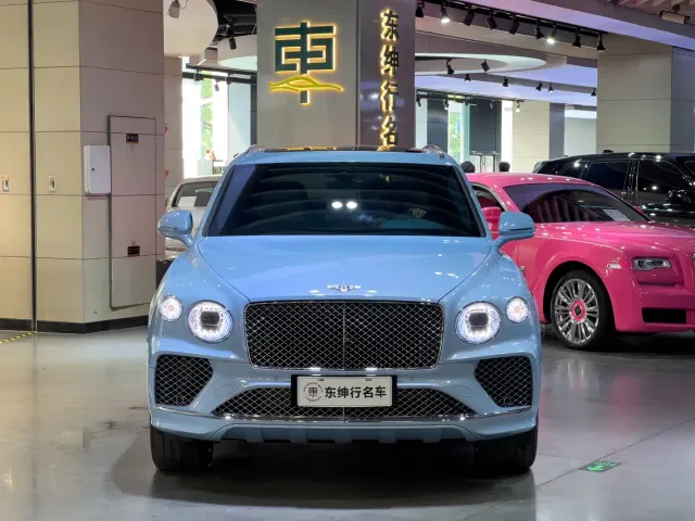 Bentley Bentayga — Фото автомобиля 2