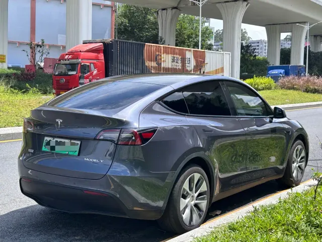 Tesla Model Y — Фото автомобиля 7