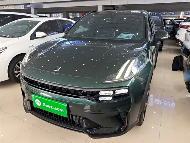 Фотография автомобиля — Lynk & Co 06