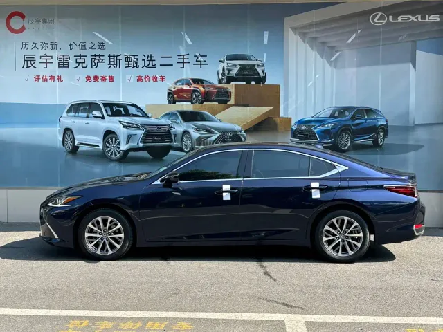 Lexus ES — Фото автомобиля 4