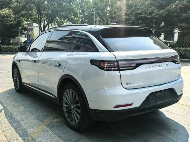 Leapmotor C11 — Фото автомобиля 13