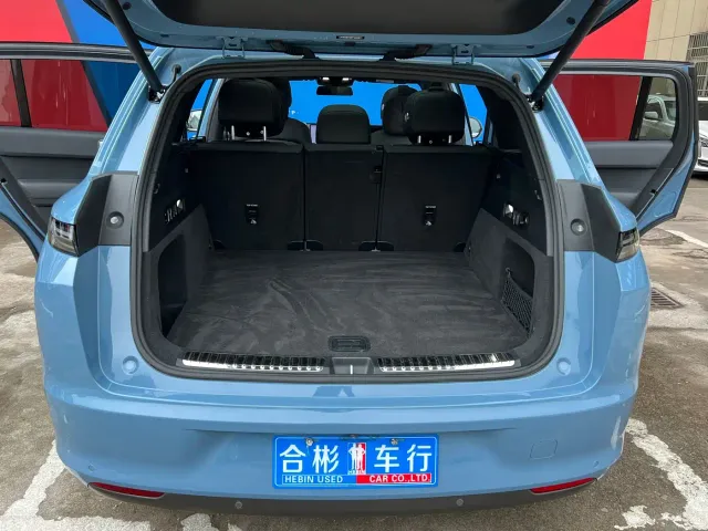 Li Auto L7 — Фото автомобиля 11