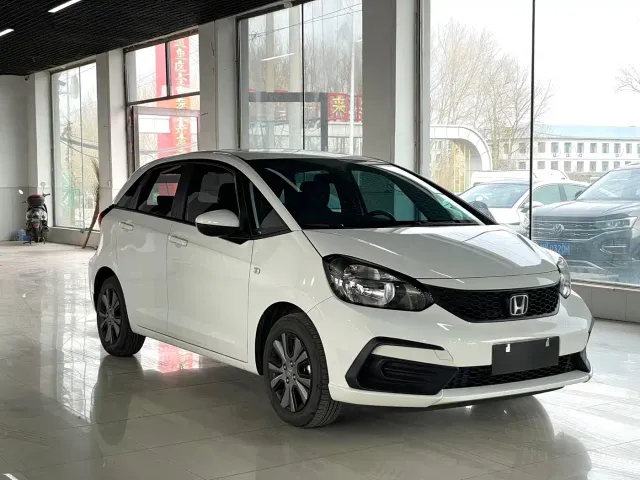 Honda Fit — Фото автомобиля 3