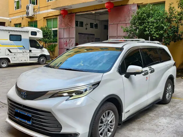 Фотография автомобиля — Toyota Sienna