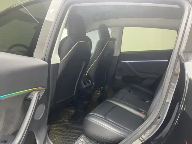 Tesla Model Y — Фото автомобиля 23
