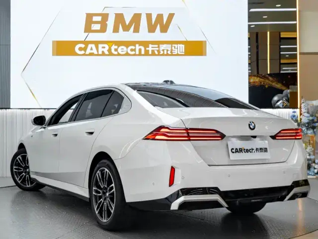 BMW 5 Series — Фото автомобиля 6