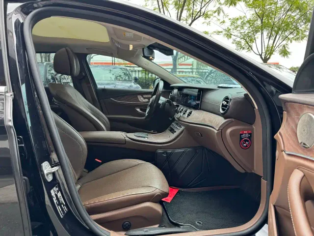 Mercedes-Benz E-Class — Фото автомобиля 8
