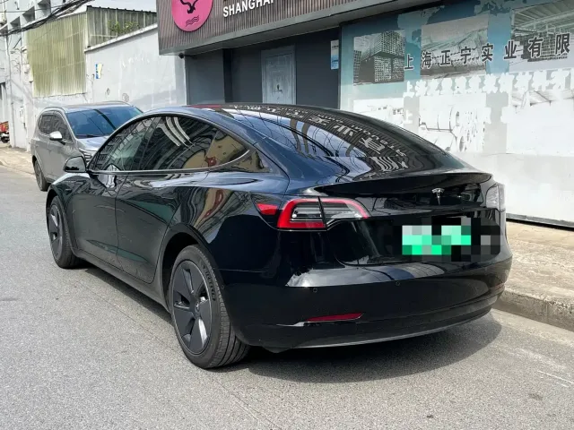 Tesla Model 3 — Фото автомобиля 5
