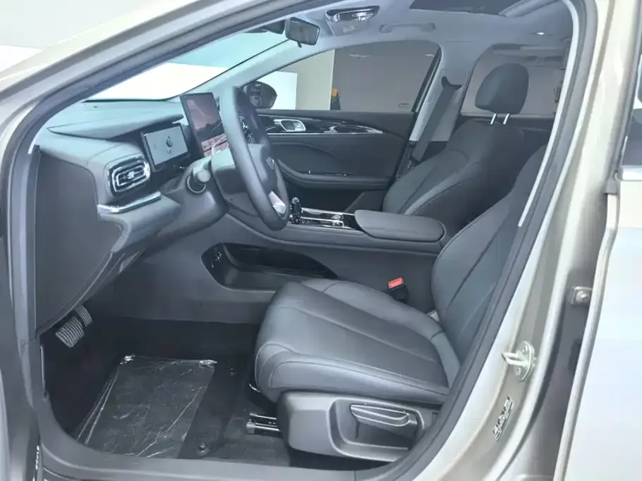 Geely Emgrand 2026 Model Fifth Generation 1.5T Light Chaser Edition — Фото автомобиля 9