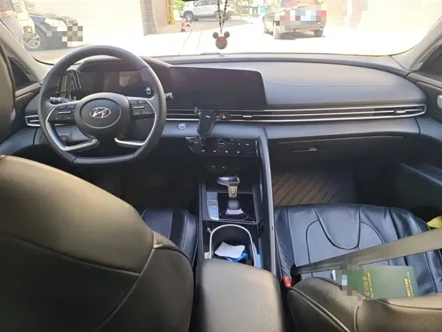 Hyundai Elantra 2022 1.5L CVT LUX Premium Edition — Фото автомобиля 5