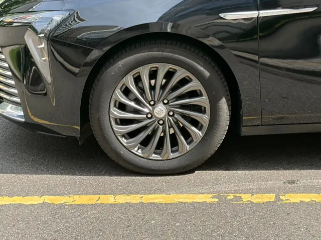 Buick LaCrosse — Фото автомобиля 5
