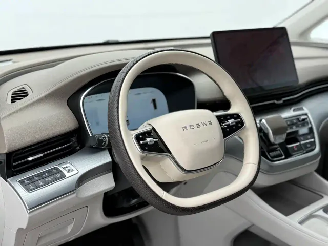 Roewe iMAX8 — Фото автомобиля 9