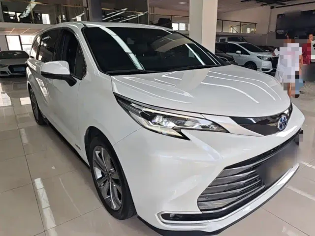 Toyota Sienna — Фото автомобиля 3