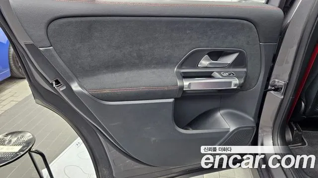 Mercedes-Benz GLB-Class — Фото автомобиля 20