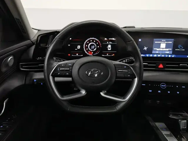 Hyundai Elantra — Фото автомобиля 11
