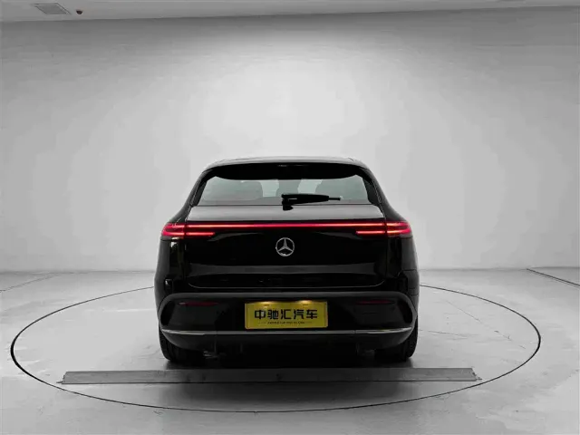 Mercedes-Benz EQC — Фото автомобиля 5