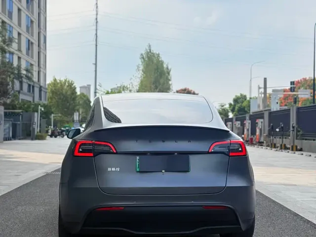 Tesla Model Y — Фото автомобиля 4