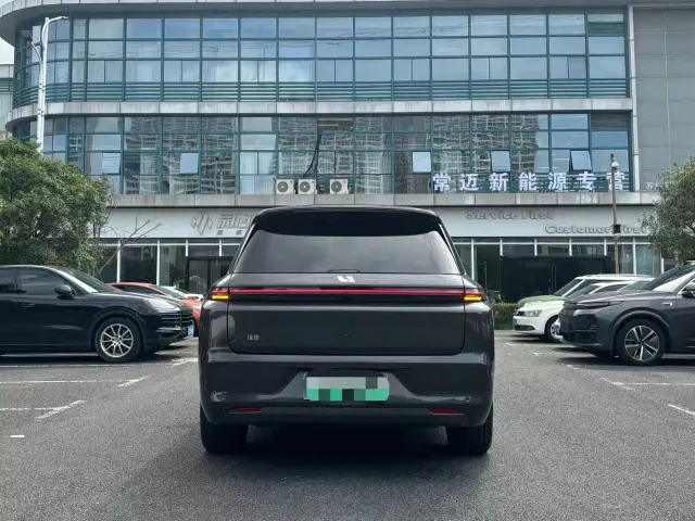 Li Auto L8 — Фото автомобиля 8