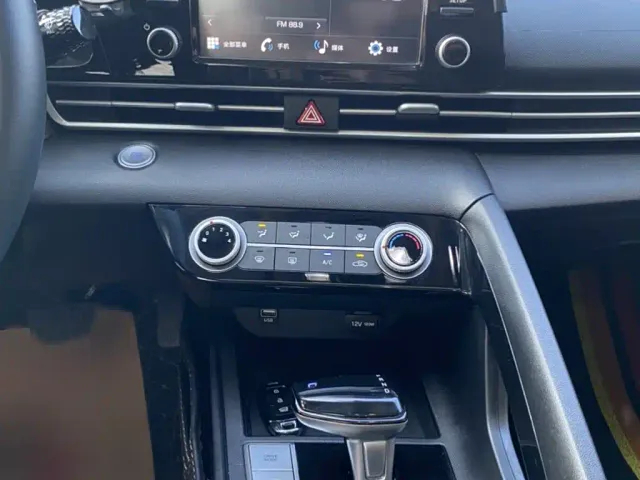 Hyundai Elantra — Фото автомобиля 5