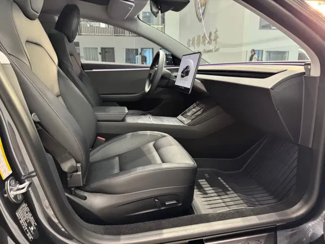 Tesla Model 3 — Фото автомобиля 19