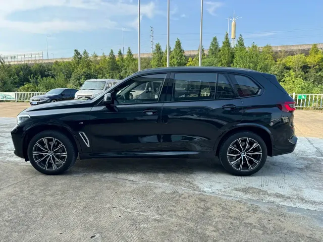 BMW X5 — Фото автомобиля 2