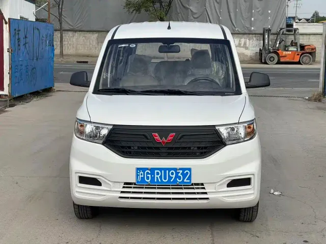Wuling Hongguang V — Фото автомобиля 2