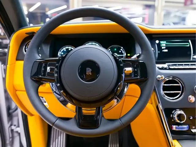 Rolls-Royce Cullinan — Фото автомобиля 13