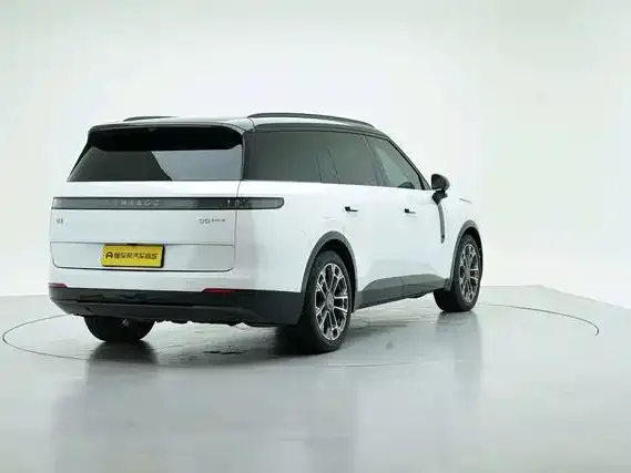 Lynk & Co 900 — Фото автомобиля 7