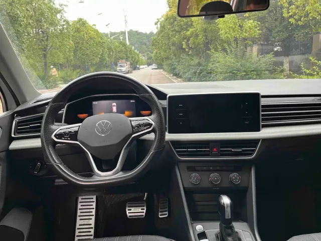 Volkswagen Tiguan L — Фото автомобиля 24