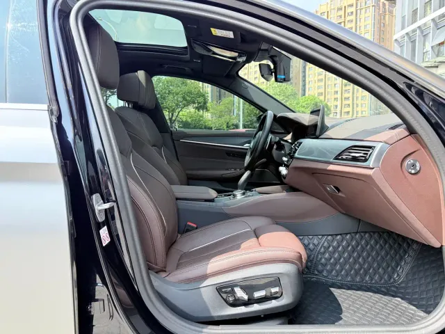 BMW 5 Series — Фото автомобиля 24
