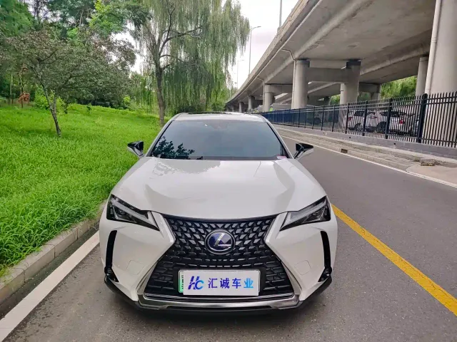 Lexus UX — Фото автомобиля 2
