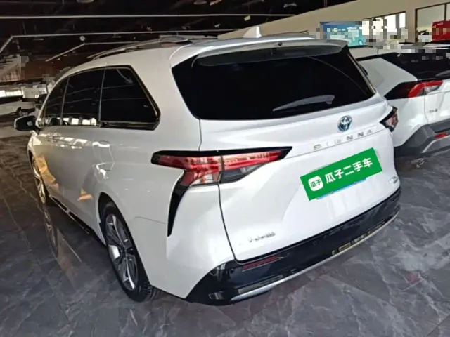 Toyota Toyota Sienna 2021 2.5L Hybrid Ultimate Edition — Фото автомобиля 4