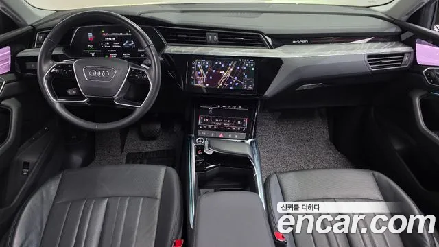 Audi e-tron — Фото автомобиля 7